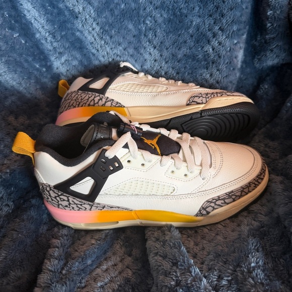 Jordan
Spizike gs
‘Rare air’
Brand new - Picture 3 of 10